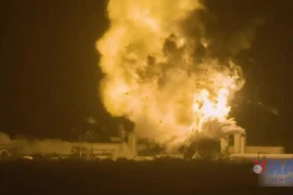 Cận cạnh vụ nổ Tàu vũ trụ của SpaceX đang trong quá trình thử nghiệm