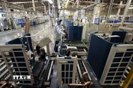 Lắp ráp điều hoà tại nhà máy của Tập đoàn Daikin Việt Nam, khu công nghiệp Thăng Long II, tỉnh Hưng Yên. (Ảnh Vũ Sinh/TTXVN)