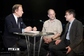 Một chương trình truyền hình trực tiếp tại trường quay của TELESUR. (Ảnh: TTXVN phát) 