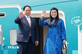 Thủ tướng Phạm Minh Chính và Phu nhân Lê Thị Bích Trân rời Thủ đô Hà Nội, lên đường tham dự Hội nghị Thượng đỉnh BRICS mở rộng năm 2025 tại Brazil. (Ảnh: Dương Giang/TTXVN) 