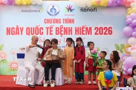 Một tiết mục văn nghệ có sự tham gia của các bệnh nhi mắc bệnh hiếm. (Ảnh: Đinh Hằng/TTXVN)