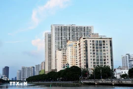Chung cư cho người có thu nhập thấp bên kênh Tàu Hủ-Bến Nghé, quận 4, Thành phố Hồ Chí Minh. (Ảnh: Hồng Đạt/TTXVN)