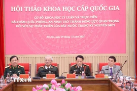 Các đại biểu chủ trì Hội thảo. (Ảnh: Văn Điệp/TTXVN)