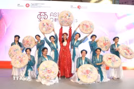 Một tiết mục biểu diễn của Cộng đồng người Việt tại Hong Kong. (Ảnh: Xuân Vịnh/TTXVN)
