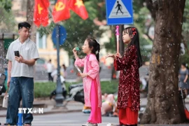 Phụ nữ Hà Nội sôi nổi hưởng ứng “Tuần lễ áo dài”