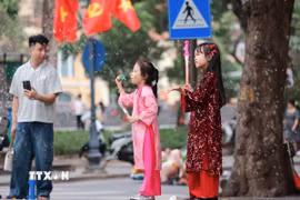Phụ nữ Hà Nội sôi nổi hưởng ứng “Tuần lễ áo dài”