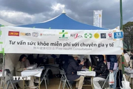 Quầy tư vấn sức khỏe miễn phí cho cộng đồng, dự kiến thu hút khoảng 130 người Việt Nam đến kiểm tra và xin tư vấn về sức khỏe. (Ảnh: Nguyễn Tuyến/TTXVN)