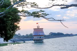 Hồ Dầu Tiếng nằm trên địa bàn Tây Ninh,Thành phố Hồ Chí Minh và Đồng Nai, có diện tích lưu vực hơn 270 km2, dung tích 1,58 tỷ m3 nước, là công trình quan trọng đặc biệt, liên quan đến an ninh quốc gia. (Ảnh: Giang Phương/TTXVN)