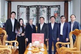 Trưởng ban Tuyên giáo và Dân vận Trung ương Trịnh Văn Quyết thăm, chúc Tết gia đình cố Tổng Bí thư Nguyễn Phú Trọng. (Ảnh: Phương Hoa/TTXVN)