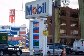 Một trạm xăng của ExxonMobil tại New York, Mỹ. Ảnh: THX/TTXVN