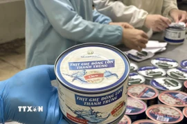 Thịt ghẹ đóng lon là một trong những sản phẩm cao cấp của Công ty Seaspimex, Thành phố Hồ Chí Minh phục vụ thị trường trong nước. (Ảnh: Hương Giang/TTXVN)