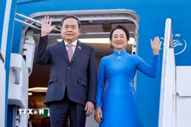 Lễ đón Chủ tịch Quốc hội Trần Thanh Mẫn và Phu nhân tại sân bay Ciampino, thành phố Rome, Cộng hòa Italy. (Ảnh: Doãn Tấn/TTXVN)