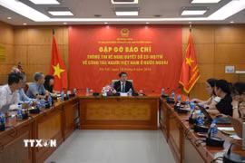 Toàn cảnh buổi gặp mặt báo chí, thông tin về Nghị quyết số 23-NQ/TW về công tác người Việt Nam ở nước ngoài. (Ảnh: Diệp Trương/TTXVN)