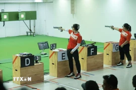 Vận động viên bắn súng. (Ảnh: Minh Quyết/TTXVN)