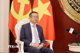 Đại sứ Việt Nam tại Trung Quốc Phạm Thanh Bình trả lời phỏng vấn phóng viên TTXVN tại Trung Quốc. (Ảnh: Quang Hưng/TTXVN)