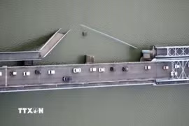 Cây cầu bị sập một phần sau động đất tại tỉnh Kumamoto, Nhật Bản ngày 28/7/2026. (Ảnh: Kyodo/TTXVN phát)