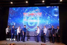 Các đại biểu thực hiện nghi thức ra mắt Sàn giao dịch công nghệ Thành phố Hồ Chí Minh phiên bản mới. (Ảnh: Thu Hoài/TTXVN)