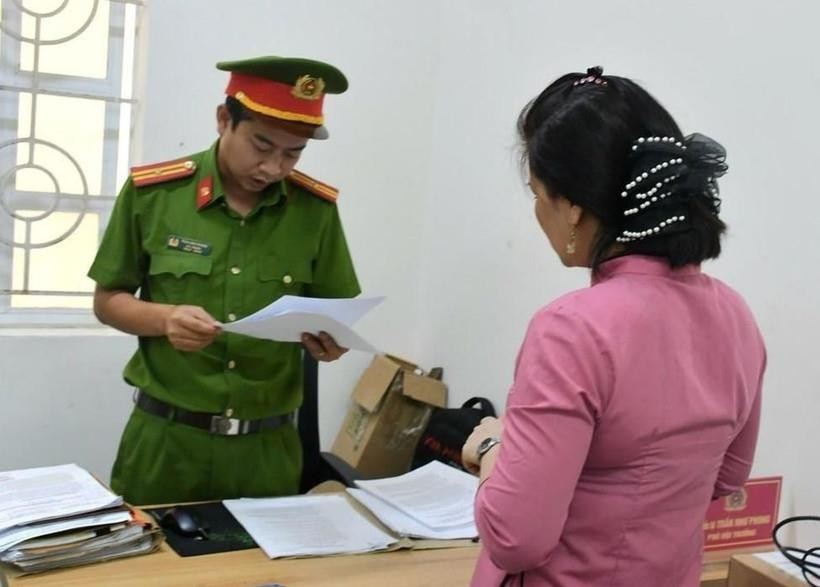 Cơ quan Cảnh sát điều tra, Công an tỉnh Quảng Ngãi ra quyết định khởi tố vụ án, khởi tố bị can và bắt tạm giam Nguyễn Thị Quyên. (Nguồn: Cadn.com.vn)
