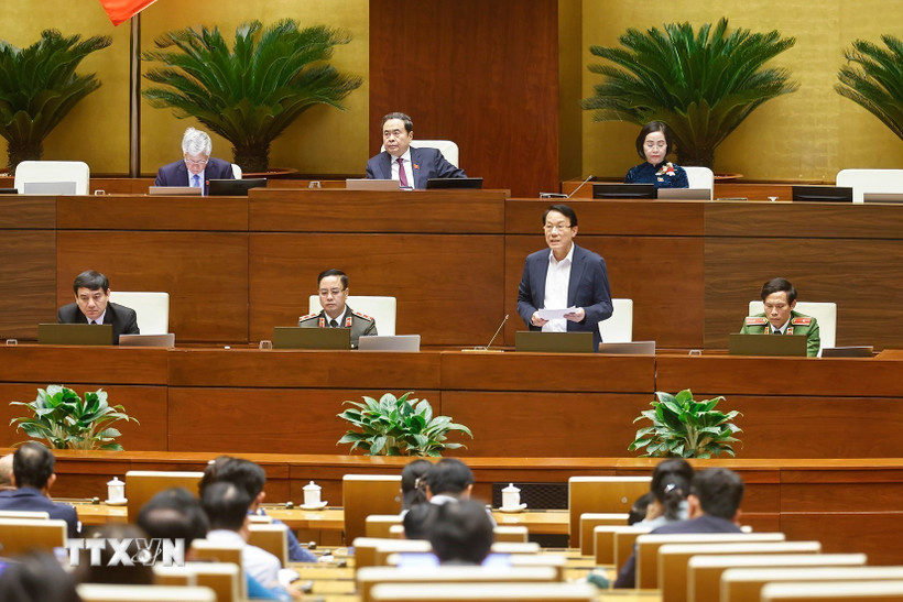 Bộ trưởng Bộ Công an Lương Tam Quang giải trình, làm rõ một số vấn đề đại biểu Quốc hội nêu. (Ảnh: Doãn Tấn/TTXVN)