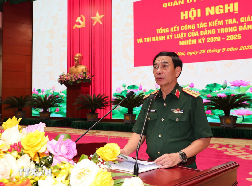 Đại tướng Phan Văn Giang, Ủy viên Bộ Chính trị, Phó Bí thư Quân ủy Trung ương, Bộ trưởng Bộ Quốc phòng phát biểu. (Ảnh: Trọng Đức/TTXVN)