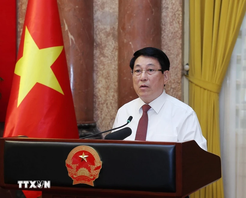 Chủ tịch nước Lương Cường phát biểu tại buổi gặp mặt các nhà báo tiêu biểu toàn quốc. (Ảnh: Lâm Khánh/TTXVN) Chủ tịch nước Lương Cường phát biểu tại buổi gặp mặt các nhà báo tiêu biểu toàn quốc. (Ảnh: Lâm Khánh/TTXVN)