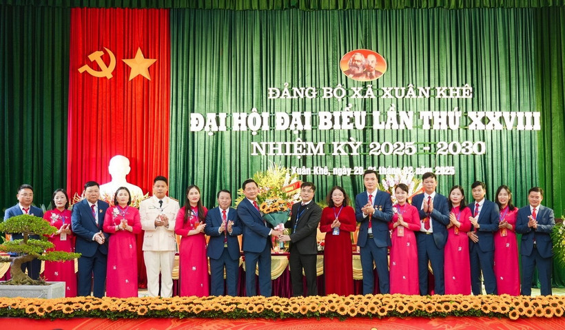 Ban Chấp hành Đảng bộ xã Xuân Khê khóa 28, nhiệm kỳ 2025-2030 ra mắt Đại hội. (Ảnh: Thanh Tuấn/TTXVN)