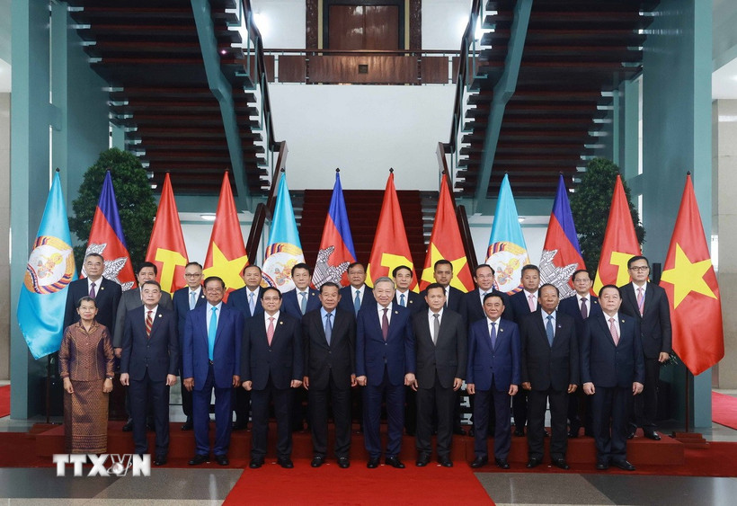 Tổng Bí thư Ban Chấp hành Trung ương Đảng Cộng sản Việt Nam Tô Lâm và Chủ tịch Đảng Nhân dân Campuchia, Chủ tịch Thượng viện Campuchia Hun Sen và đoàn đại biểu 2 nước. (Ảnh: Thống Nhất/TTXVN)