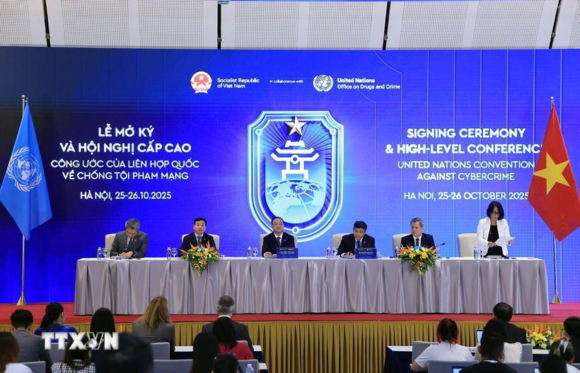 Quang cảnh buổi họp báo quốc tế thông báo kết quả Lễ mở ký Công ước Hà Nội. (Ảnh: Tuấn Anh/TTXVN)