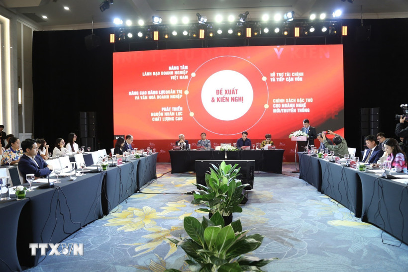 Phiên thảo luận với chủ đề "Vươn tầm nội lực để vươn mình đột phá". (Ảnh: Hạnh Quyên/TTXVN)