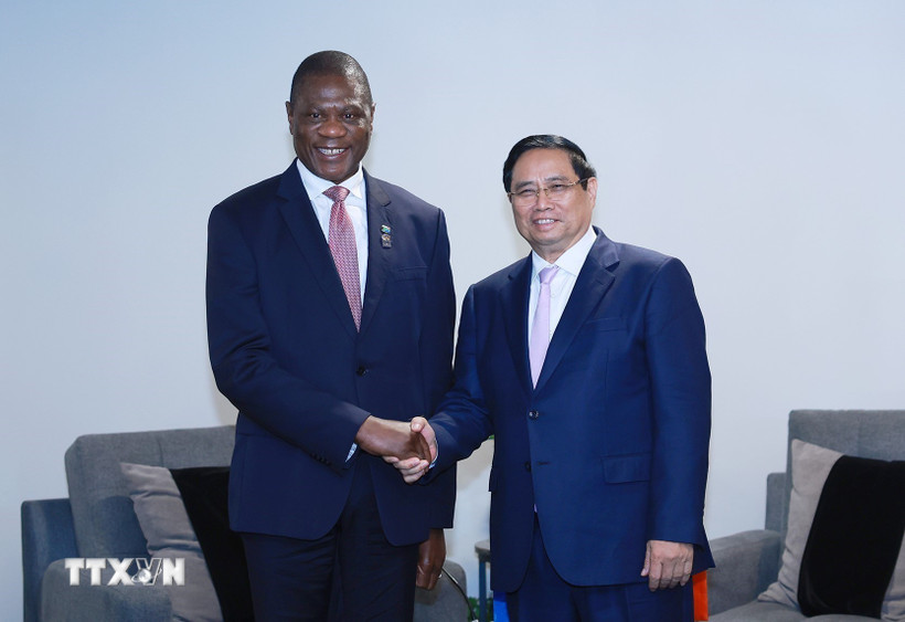 Thủ tướng Phạm Minh Chính gặp Phó Tổng thống Nam Phi Paul Mashatile. (Ảnh: Dương Giang/TTXVN)