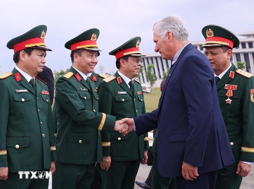 Bí thư Thứ nhất, Chủ tịch nước Cuba Miguel Díaz-Canel Bermúdez với các đại biểu. (Ảnh: Văn Điệp/TTXVN)
