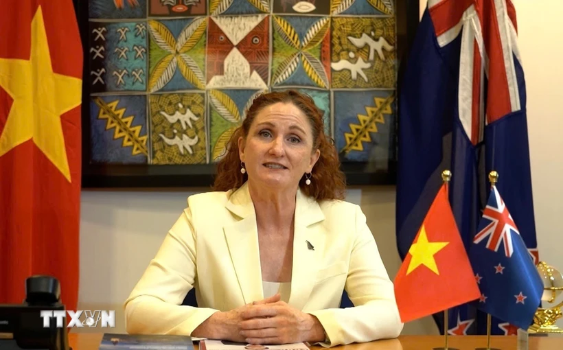 Đại sứ New Zealand tại Việt Nam Caroline Beresford trả lời phỏng vấn phóng viên TTXVN. (Ảnh: Việt Đức/TTXVN)