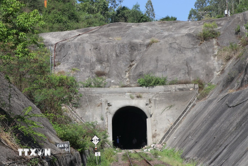 Hầm đường sắt ở Phú Yên. (Ảnh: Tường Quân/TTXVN)