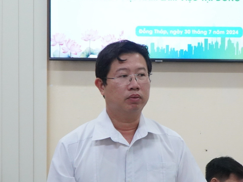 Phó Chủ tịch Ủy ban Nhân dân tỉnh Đồng Tháp Huỳnh Minh Tuấn phát biểu tại buổi làm việc. (Ảnh: Nhựt An/TTXVN)