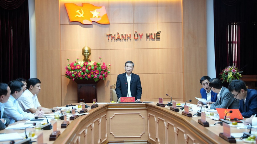 Bí thư Trung ương Đảng, Chánh án Tòa án nhân dân tối cao Lê Minh Trí phát biểu tại lễ công bố quyết định kiểm tra của Bộ Chính trị. (Ảnh: Đỗ Trưởng/TTXVN)