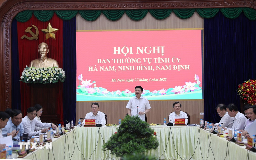 Bí thư Tỉnh ủy, Chủ tịch UBND tỉnh Hà Nam Trương Quốc Huy phát biểu tại hội nghị. (Ảnh: Thanh Tuấn/TTXVN)