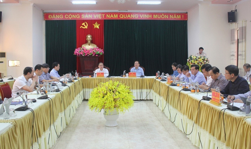 Đoàn Kiểm tra số 1922 của Bộ Chính trị làm việc với Ban Thường vụ Đảng ủy UBND tỉnh Kon Tum sáng 6/3. (Ảnh: Dư Toán/TTXVN)