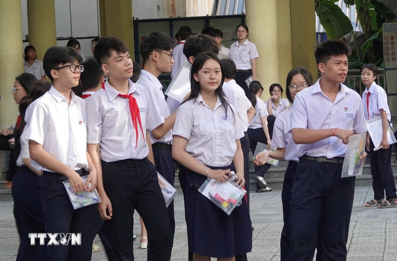 Thí sinh tham dự kỳ thi tại điểm thi trường Trung học phổ thông Trần Phú (thành phố Đà Nẵng). (Ảnh: Văn Dũng/TTXVN)