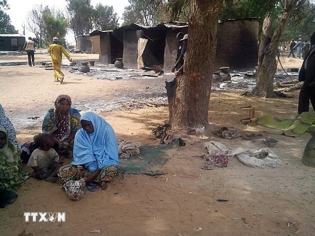 Những ngôi nhà bị phá hủy sau một vụ tấn công tại Nigeria. (Ảnh: Getty Images/TTXVN)