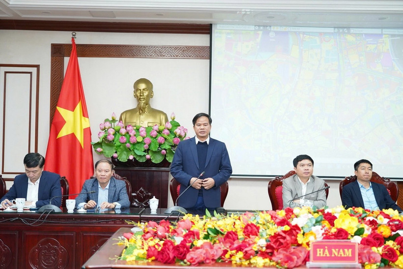 Phó Giáo sư, Tiến sỹ Đào Xuân Cơ, Giám đốc Bệnh viện Bạch Mai phát biểu tại buổi làm việc. (Ảnh: Thanh Tuấn/TTXVN)