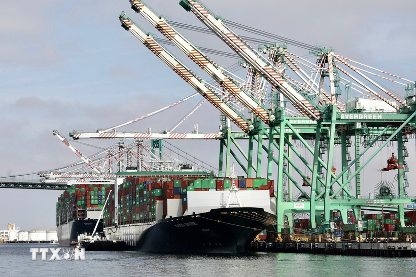 Quang cảnh cảng hàng hóa Long Beach ở California, Mỹ. (Ảnh: THX/TTXVN)