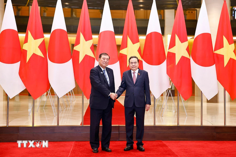 Chủ tịch Quốc hội Trần Thanh Mẫn hội kiến Thủ tướng Nhật Bản Ishiba Shigeru. (Ảnh: Doãn Tấn/TTXVN)
