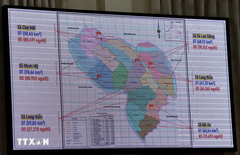 Phương án sắp xếp đơn vị hành chính cấp xã trên địa bàn huyện Chợ Mới, tỉnh An Giang. (Ảnh: Thanh Sang/TTXVN)