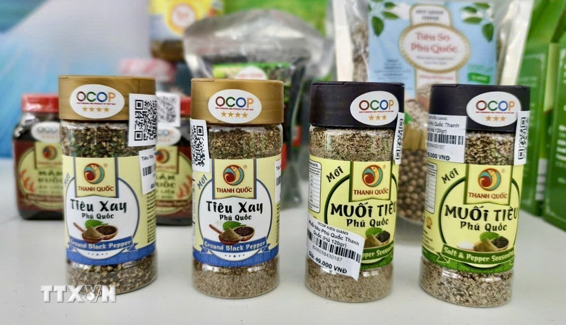 Sản phẩm tiêu Phú Quốc đạt OCOP 3 sao của tỉnh An Giang trưng bày tại triển lãm sản phẩm OCOP tiêu biểu vùng Đồng bằng sông Cửu Long. (Ảnh: Thanh Sang/TTXVN)