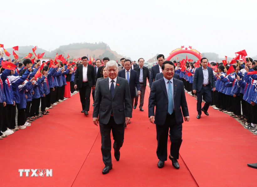 Đồng chí Đỗ Văn Chiến, Ủy viên Bộ Chính trị, Phó Chủ tịch Thường trực Quốc hội, dự lễ thông xe. (Ảnh: Đức Thọ/TTXVN)