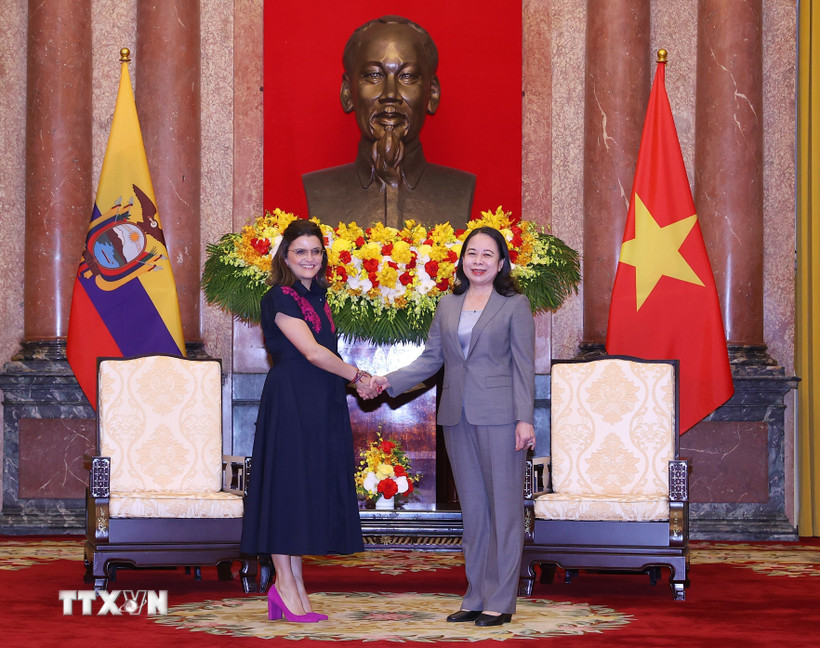 Phó Chủ tịch nước Võ Thị Ánh Xuân và Phó Tổng thống Ecuador Maria Jose Pinto Gonzalez Artigas. (Ảnh: Văn Điệp/TTXVN)