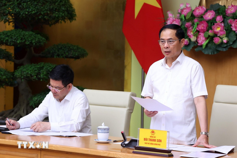 Phó Thủ tướng, Bộ trưởng Ngoại giao Bùi Thanh Sơn chủ trì hội nghị. (Ảnh: Văn Điệp/TTXVN)