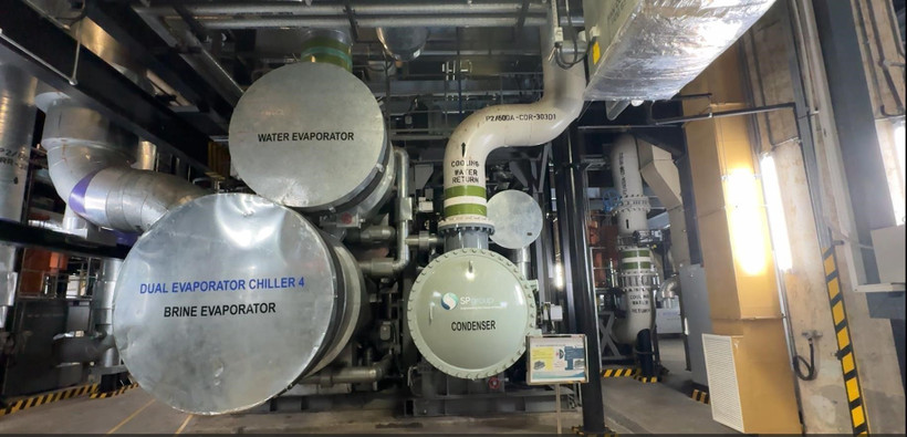Hệ thống làm mát tập trung bằng nước lạnh của Tập đoàn điện lực Singapore (SP). (Ảnh: Ngọc Khương/TTXVN)
