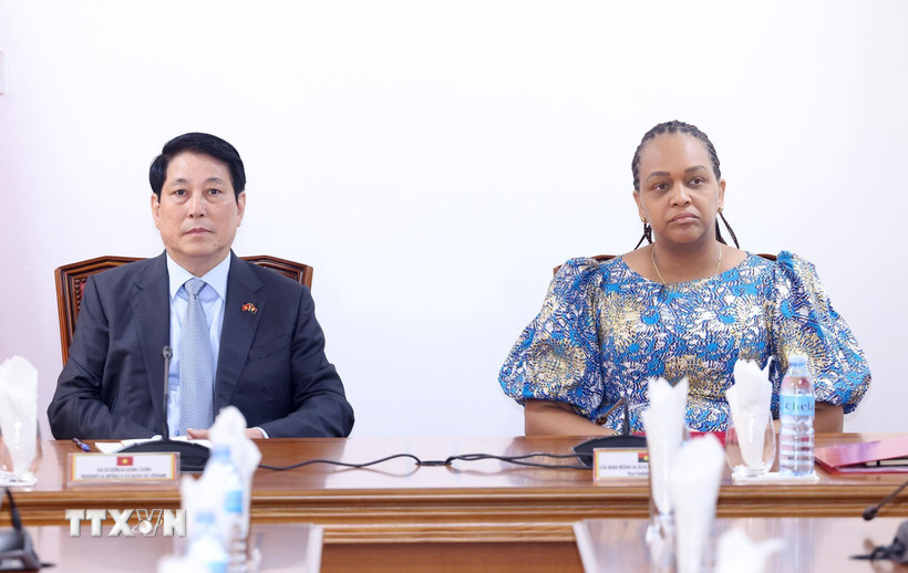Chủ tịch nước Lương Cường làm việc với Phó Chủ tịch Đảng MPLA, bà Mara Regina da Silva Baptista Domingos Quiosa.(Ảnh: Lâm Khánh/TTXVN)