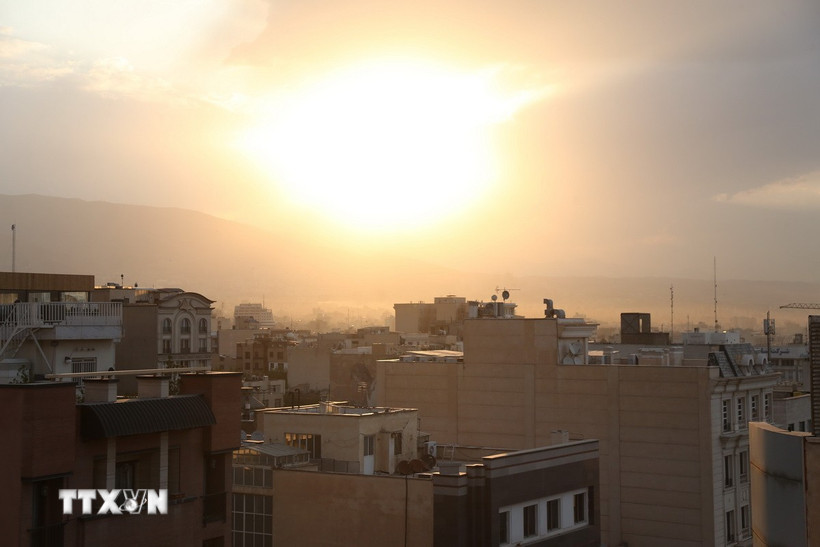 Quang cảnh thủ đô Tehran của Iran ngày 13/6/2025. (Ảnh: THX/TTXVN)